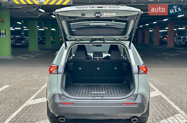 Внедорожник / Кроссовер Toyota RAV4 2020 в 