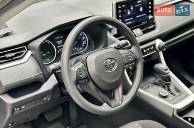 Внедорожник / Кроссовер Toyota RAV4 2020 в 