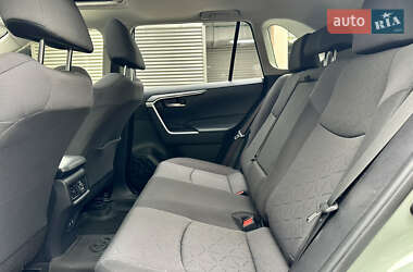 Внедорожник / Кроссовер Toyota RAV4 2020 в 