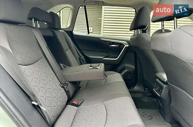 Внедорожник / Кроссовер Toyota RAV4 2020 в 