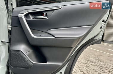 Внедорожник / Кроссовер Toyota RAV4 2020 в 