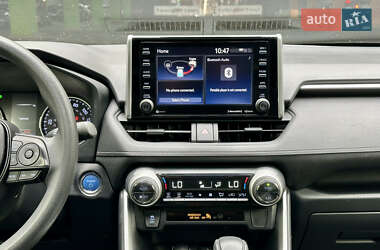 Внедорожник / Кроссовер Toyota RAV4 2020 в 