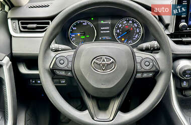 Внедорожник / Кроссовер Toyota RAV4 2020 в 