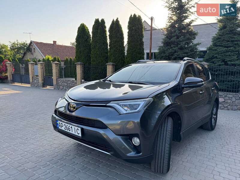 Позашляховик / Кросовер Toyota RAV4 2016 в Запоріжжі