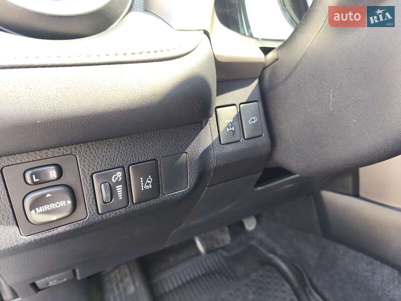 Позашляховик / Кросовер Toyota RAV4 2016 в Запоріжжі