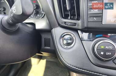 Внедорожник / Кроссовер Toyota RAV4 2016 в 