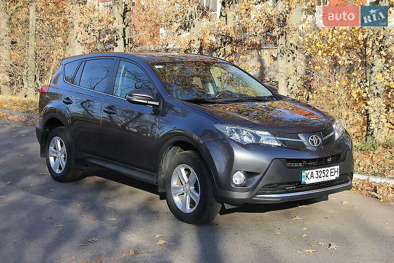 Внедорожник / Кроссовер Toyota RAV4 2014 в 