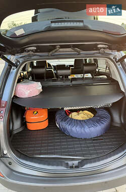 Внедорожник / Кроссовер Toyota RAV4 2014 в 