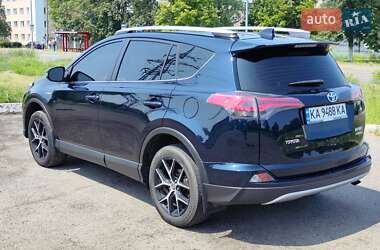 Внедорожник / Кроссовер Toyota RAV4 2017 в 