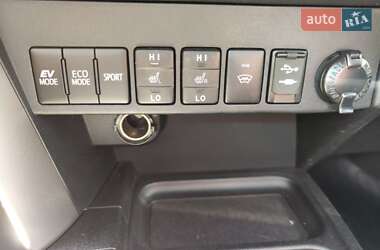 Внедорожник / Кроссовер Toyota RAV4 2017 в 