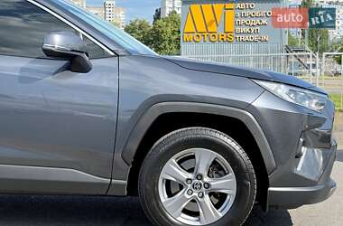Внедорожник / Кроссовер Toyota RAV4 2022 в 