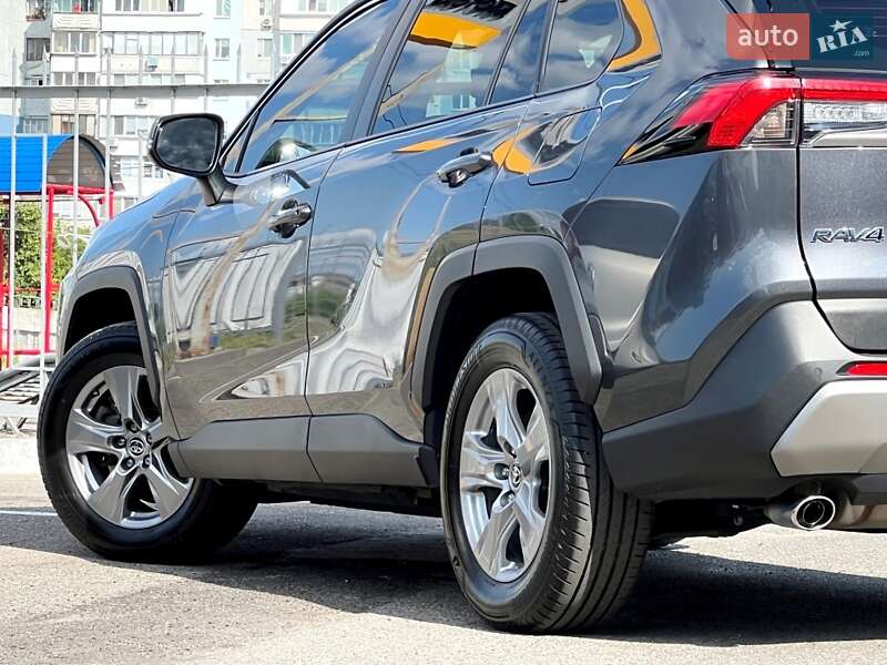 Позашляховик / Кросовер Toyota RAV4 2022 в Києві