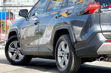 Внедорожник / Кроссовер Toyota RAV4 2022 в 
