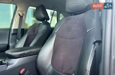 Внедорожник / Кроссовер Toyota RAV4 2022 в 