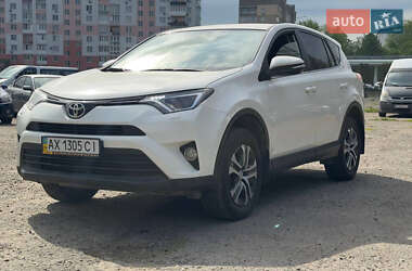 Внедорожник / Кроссовер Toyota RAV4 2016 в 
