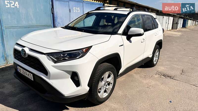 Внедорожник / Кроссовер Toyota RAV4 2019 в Харькове