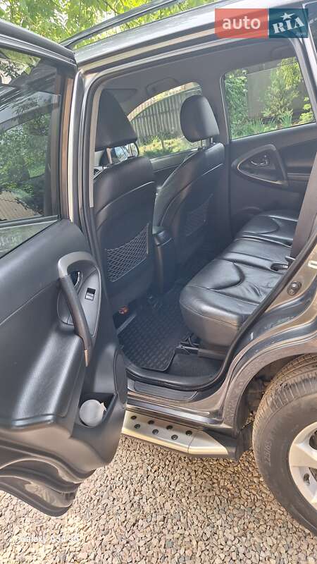 Позашляховик / Кросовер Toyota RAV4 2011 в Харкові