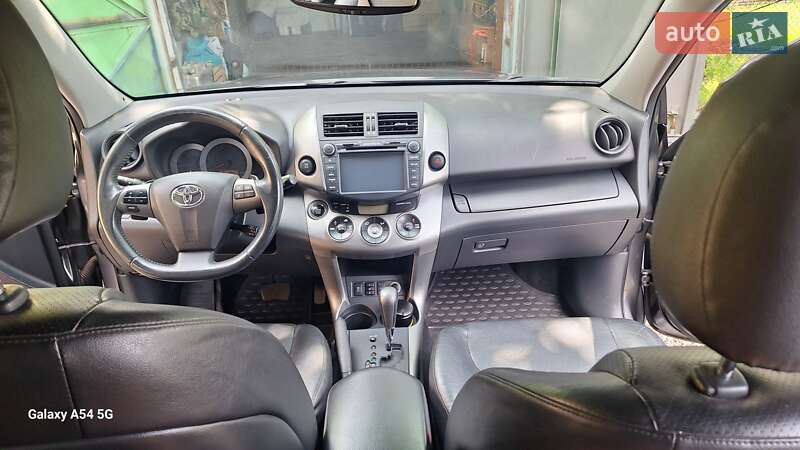 Позашляховик / Кросовер Toyota RAV4 2011 в Харкові