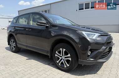 Внедорожник / Кроссовер Toyota RAV4 2016 в 