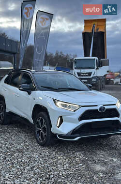 Внедорожник / Кроссовер Toyota RAV4 2020 в 
