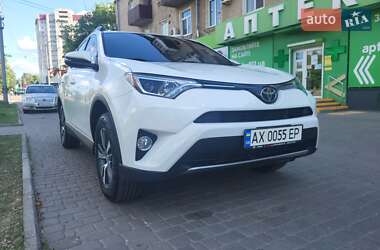 Внедорожник / Кроссовер Toyota RAV4 2017 в 
