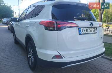 Внедорожник / Кроссовер Toyota RAV4 2017 в 