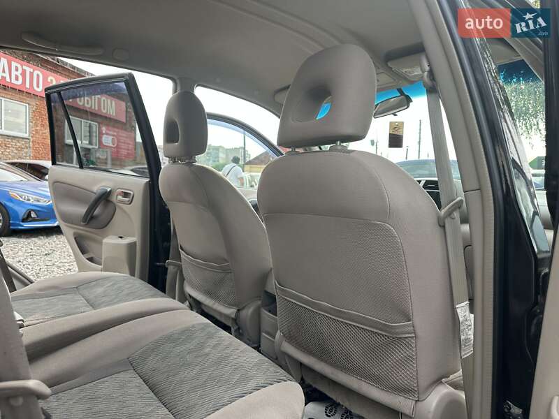 Внедорожник / Кроссовер Toyota RAV4 2002 в Смеле