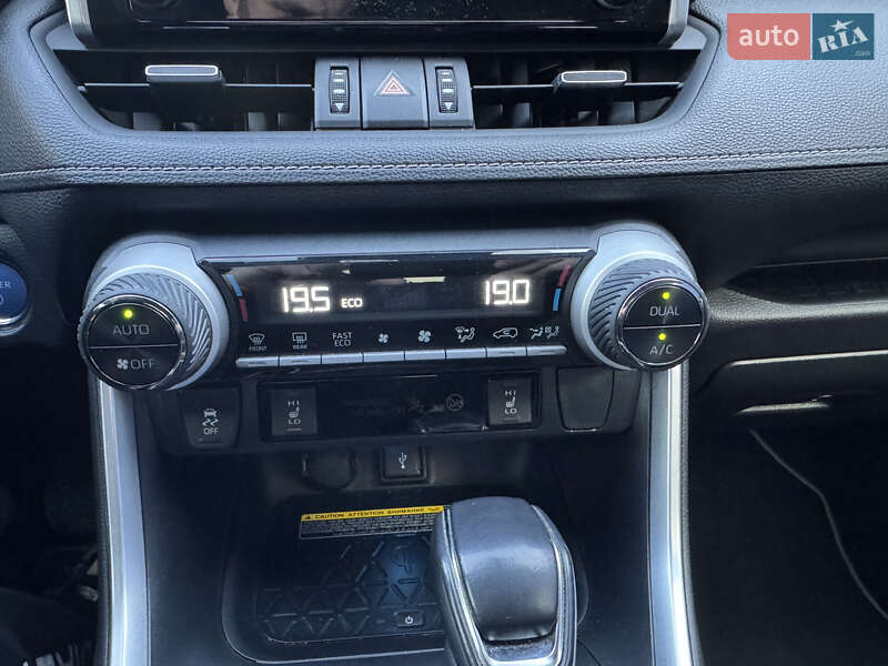 Внедорожник / Кроссовер Toyota RAV4 2020 в Виннице