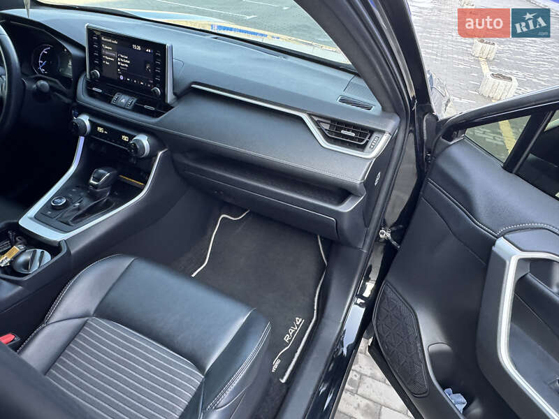Внедорожник / Кроссовер Toyota RAV4 2020 в Виннице