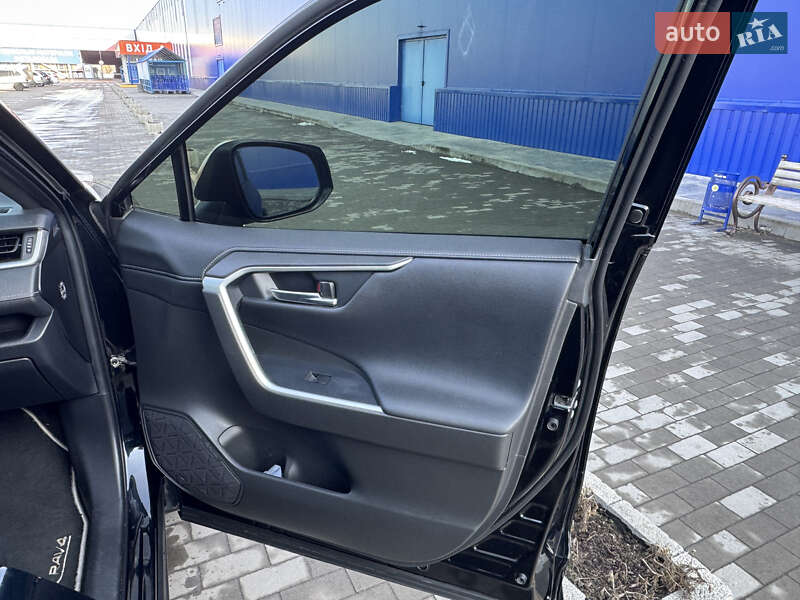 Внедорожник / Кроссовер Toyota RAV4 2020 в Виннице