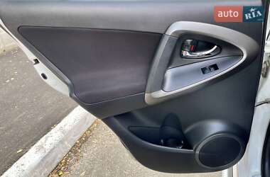 Внедорожник / Кроссовер Toyota RAV4 2010 в 