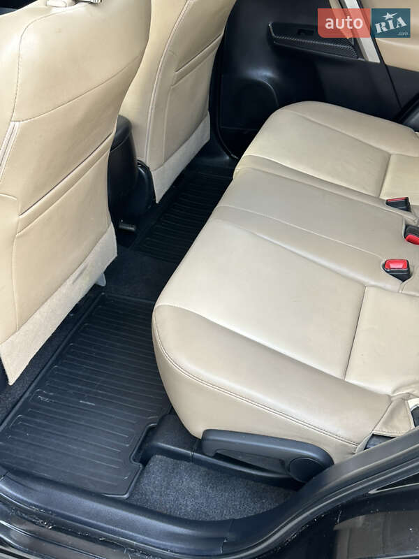 Внедорожник / Кроссовер Toyota RAV4 2015 в Харькове