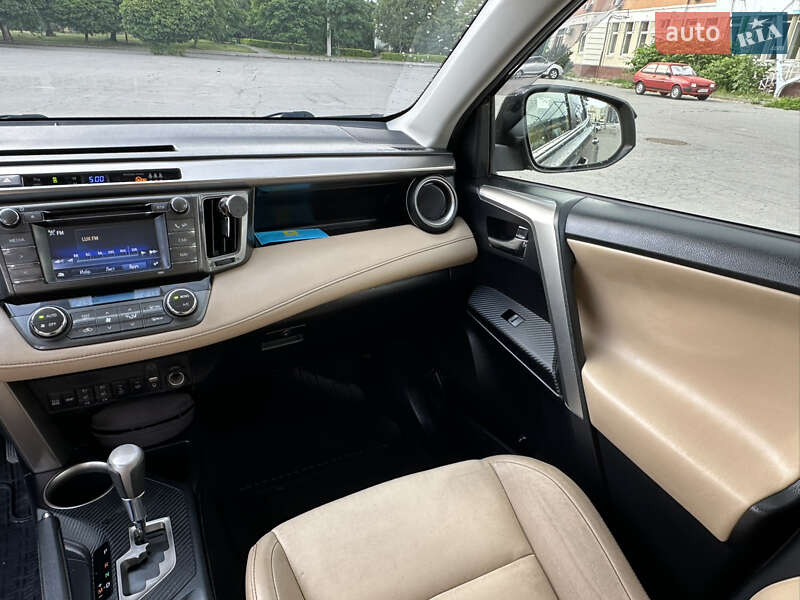 Внедорожник / Кроссовер Toyota RAV4 2015 в Харькове
