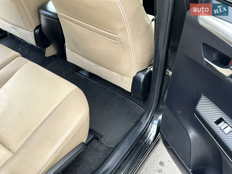 Внедорожник / Кроссовер Toyota RAV4 2015 в Харькове