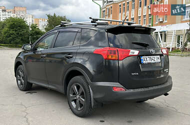 Внедорожник / Кроссовер Toyota RAV4 2015 в 