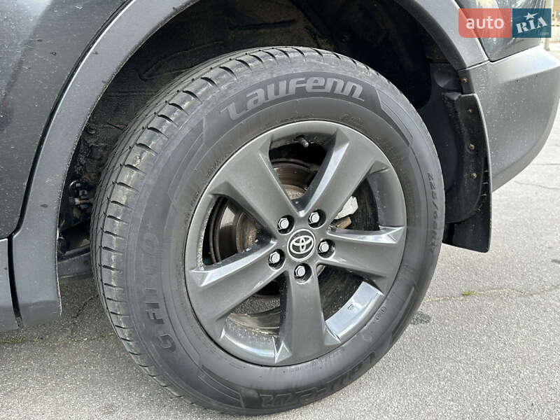 Внедорожник / Кроссовер Toyota RAV4 2015 в Харькове