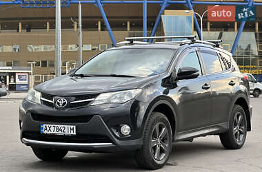 Внедорожник / Кроссовер Toyota RAV4 2015 в 