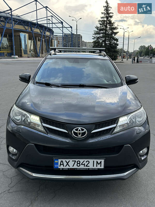 Внедорожник / Кроссовер Toyota RAV4 2015 в Харькове