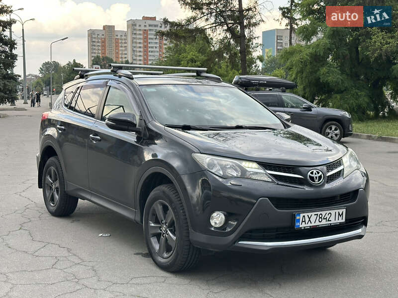 Внедорожник / Кроссовер Toyota RAV4 2015 в Харькове