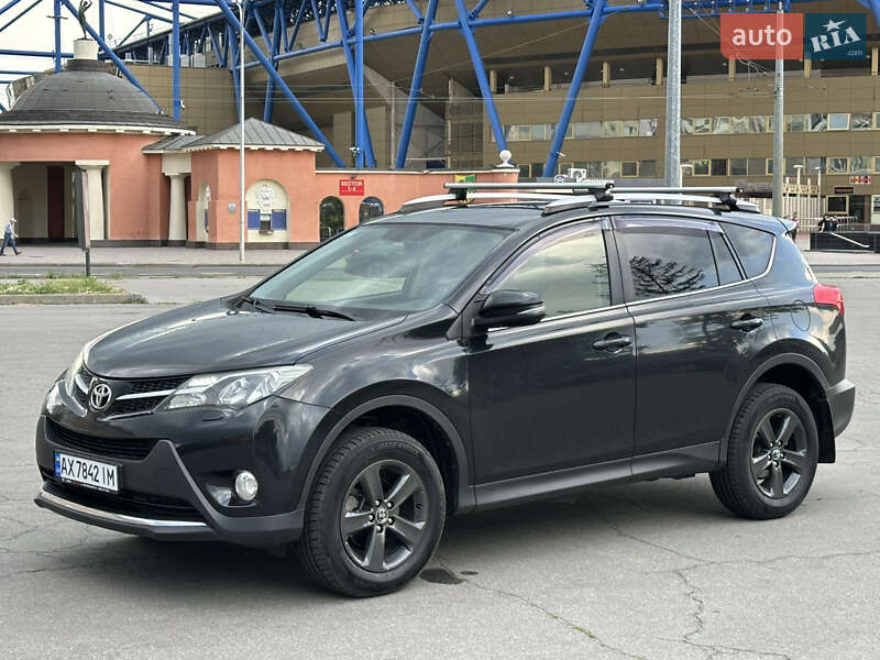 Внедорожник / Кроссовер Toyota RAV4 2015 в Харькове