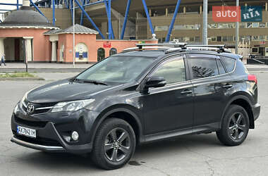 Внедорожник / Кроссовер Toyota RAV4 2015 в 