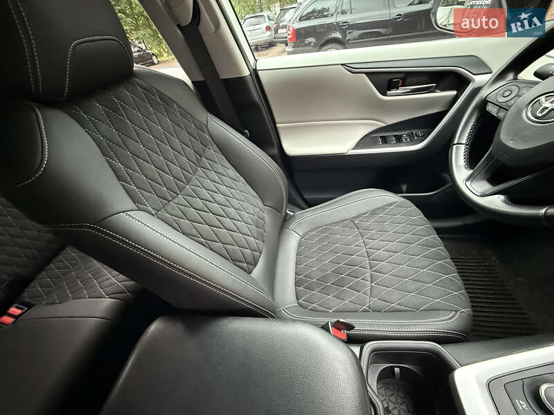 Позашляховик / Кросовер Toyota RAV4 2022 в Києві