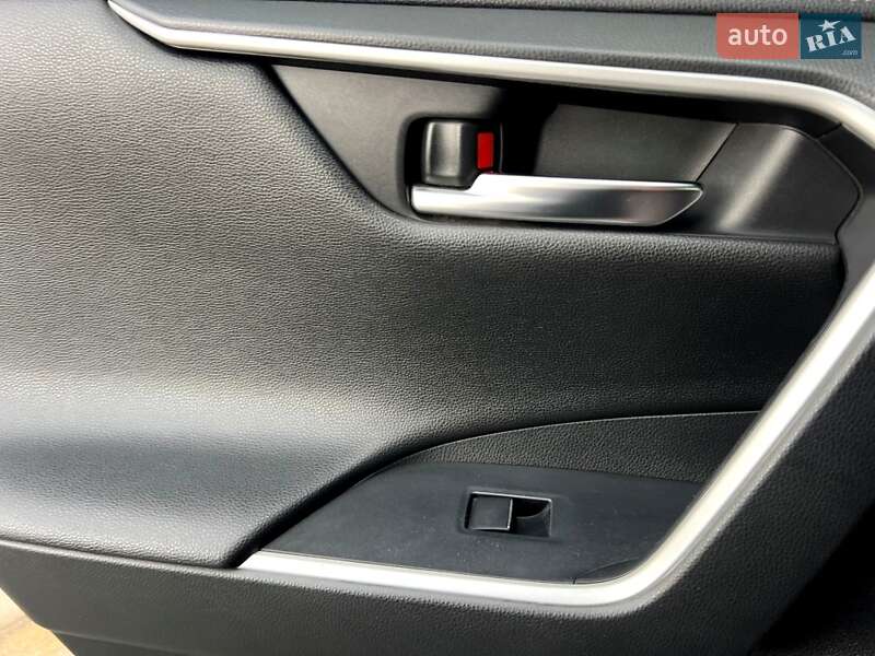 Позашляховик / Кросовер Toyota RAV4 2019 в Києві
