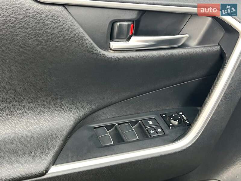Позашляховик / Кросовер Toyota RAV4 2019 в Києві