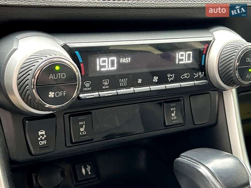 Позашляховик / Кросовер Toyota RAV4 2019 в Києві