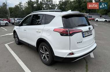 Внедорожник / Кроссовер Toyota RAV4 2018 в 