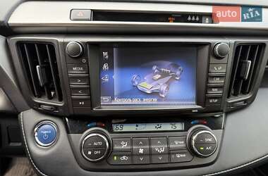 Внедорожник / Кроссовер Toyota RAV4 2018 в 