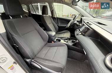 Внедорожник / Кроссовер Toyota RAV4 2018 в 