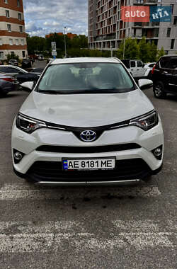 Внедорожник / Кроссовер Toyota RAV4 2017 в Кривом Роге