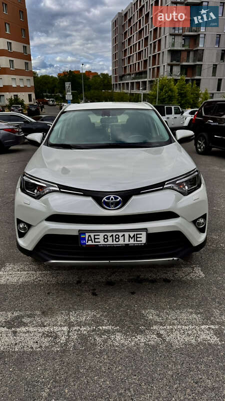 Внедорожник / Кроссовер Toyota RAV4 2017 в 
